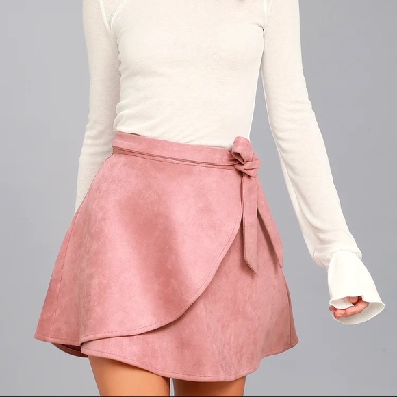 Lulu’s Faux Suede Gray Flare Wrapped Skirt - Picture 4 of 4